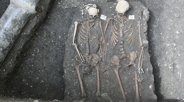 schelete romeo si julieta din epoca medievala descoperite la cluj