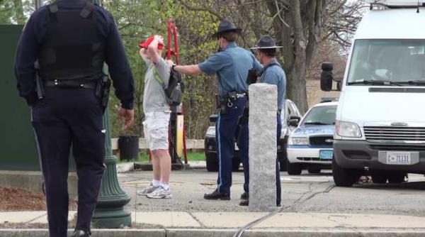 fara precedent in sua lege martiala sub nasul liberalilor