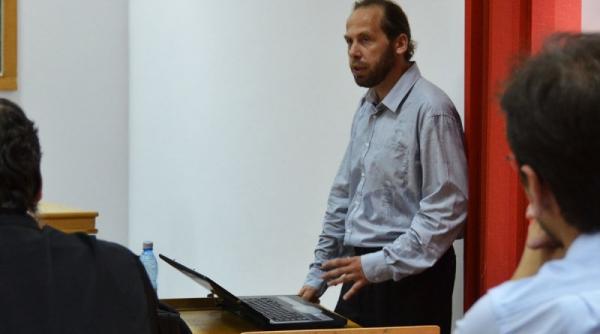 mesajul unui roman din scotia la scrisoarea unui senator care se adresa romanilor emigrati de douazeci de ani ma simt mintit furat si umilit in tara mea