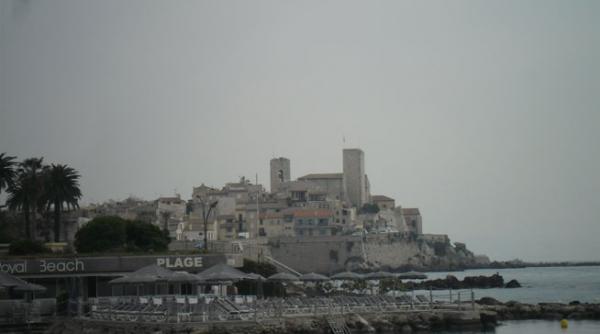 pe jos prin antibes juan les pins