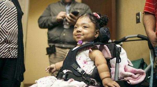 video fetita nascuta fara oase care a invatat sa danseze povestea incredibila a unui copil de sase ani