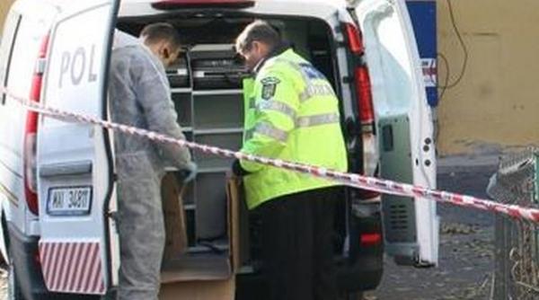 zeci de cartuse de mitraliera nedetonate descoperite in podul unui liceu din timisoara