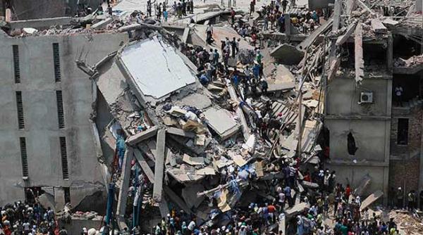 video tragedie in bangladesh zeci de morti striviti de prabusirea unei cladiri de opt nivele