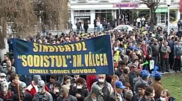 angajatii uzinelor sodice govora in greva generala 58 de salariati sunt in greva foamei