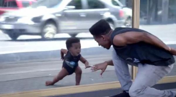 bebelusii dansatori s au intors 25 de milioane de vizualizari in numai 5 zile video