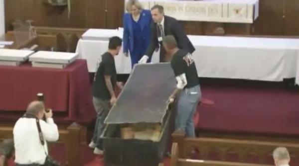 capsula a timpului deschisa dupa un secol intr o biserica din oklahoma ce au gasit istoricii e uluitor video