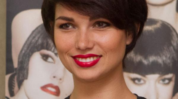 artistele de la crazy horse in vizita la bucuresti