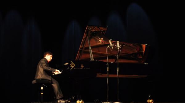 micul lipatti de la iasi la 11 ani a castigat trofeul jeunes talents la concursul international desfasurat recent in franta