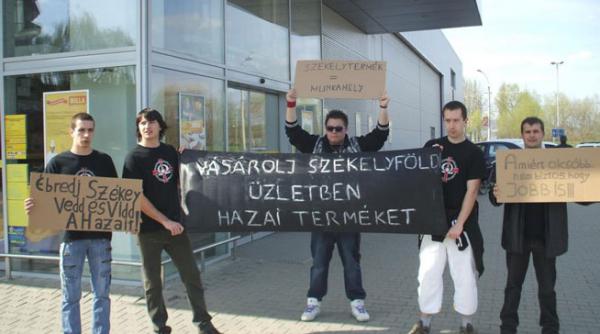 un protest spontan s a lasat cu arestari la sfantu gheorghe cumparati produse secuiesti