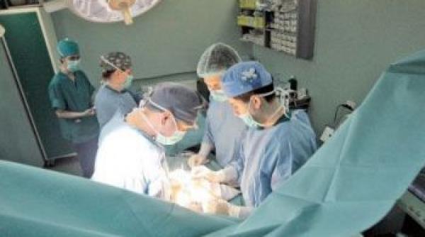 premiera mondiala in chirurgie unui copil de doi ani i a fost grefata o trahee produsa in laborator