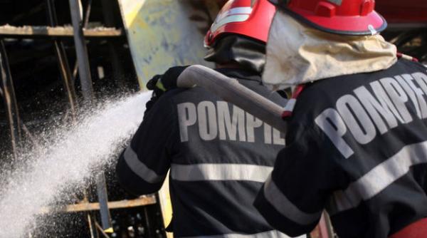 explozie urmata de incendiu la muzeul evreiesc o persoana a fost ranita