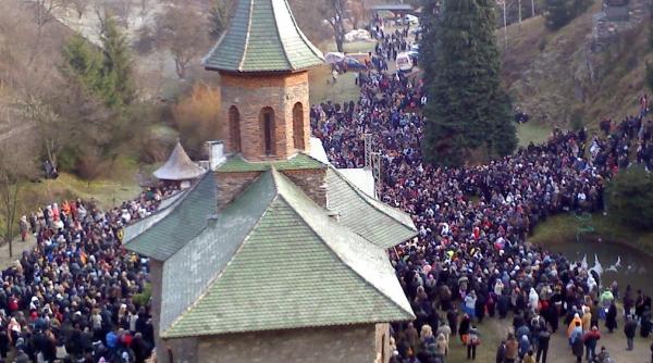 muntele credintei de pasti la manastirea prislop
