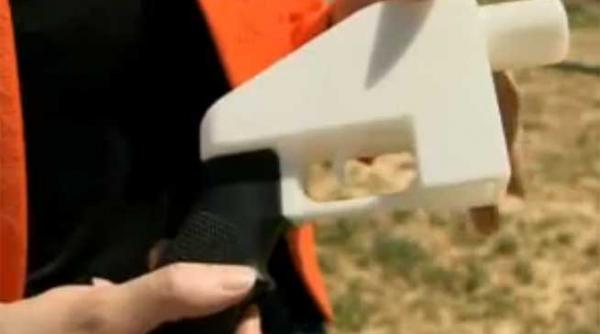 arma de foc perfect functionala scoasa la imprimanta 3d