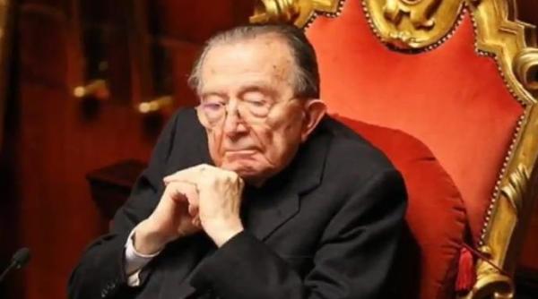 giulio andreotti de sapte ori sef al guvernului italiei a murit fostul premier avea 94 de ani