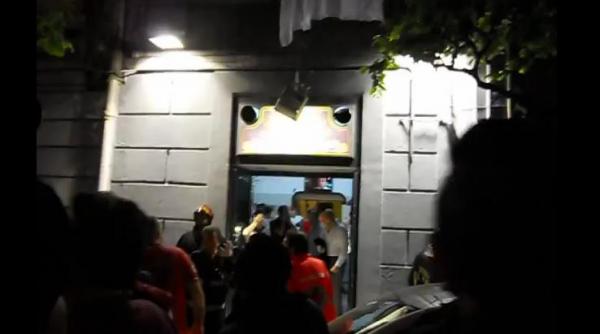 panica in timpul unei procesiuni in italia trei oameni au murit si sase au fost raniti dupa prabusirea unui balcon video