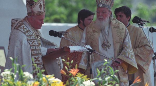 papa ioan paul al ii lea acum 14 ani cu profunda emotie am sarutat pamantul romaniei