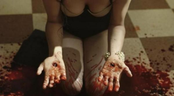 noul videoclip al lui david bowie interzis de youtube cantaretul il intruchipeaza pe iisus un calugar se autoflageleaza video