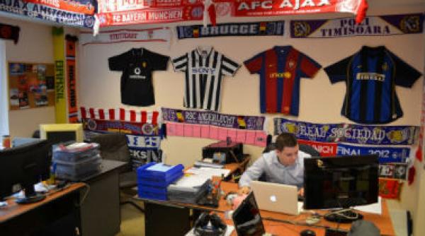 rock si fotbal acasa la infinit solutions sediul nonconformist al agentiei de advertising