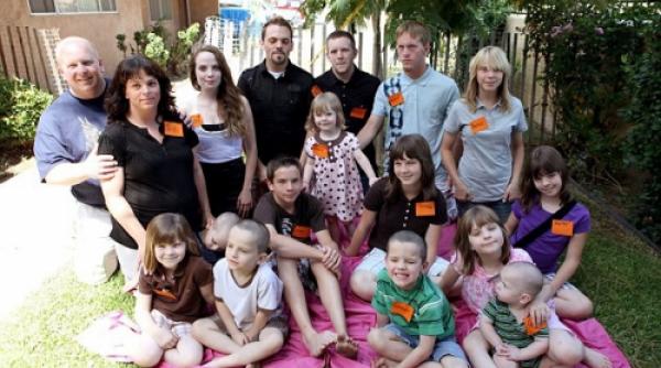 un cuplu de americani are 17 copii ce vrea sa faca cu ei