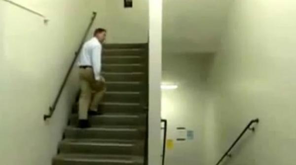 iluzie optica fabuloasa ce se intampla pe aceasta scara e incredibil toata lumea cauta un raspuns video