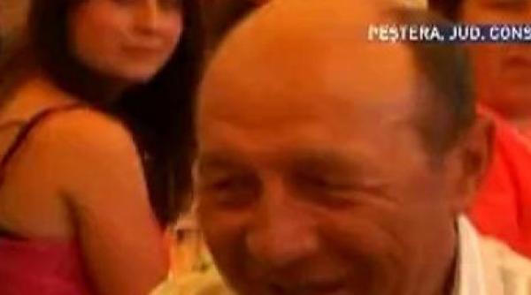 basescu baie de multime in constanta domnule primar nu putem sa bem aici hai sa mergem
