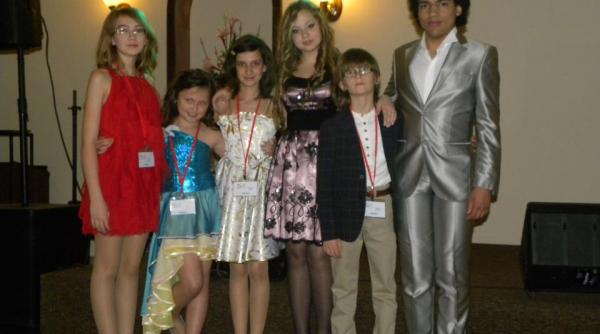 tot inainte spre impliniri marete premiul intai si un premiu special obtinute de scolarii romani la un festival international pentru tinerele voci in polonia