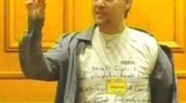 adrian sobaru a intrat in greva foamei barbatul protesteaza in fata televiziunii romane