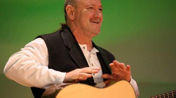 alifantis marcat de al sau mozaic