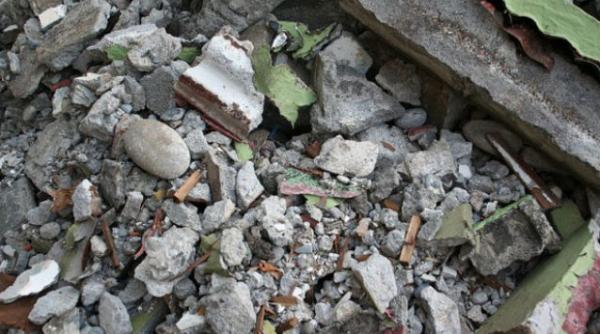 trei oameni au murit dupa prabusirea unei cladiri in rwanda alte 100 de persoane sunt date disparute