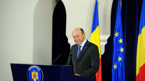 basescu a promulgat legea de accelerare a restituirilor