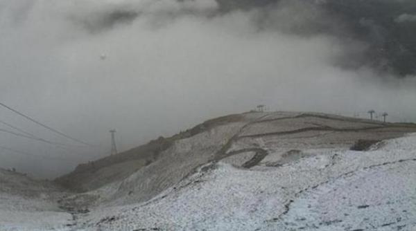 ninsoare abundenta pe transalpina noua persoane blocate in zona obarsia lotrului