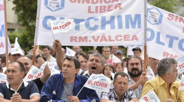salariatii oltchim au reluat protestele lider sindical cei aflati pe lista de concediere nu vor primi salarii compensatorii