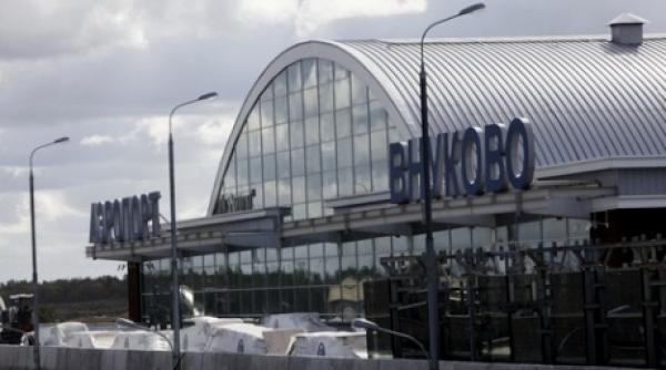 un avion a luat foc la aterizarea pe aeroportul vnukovo din moscova