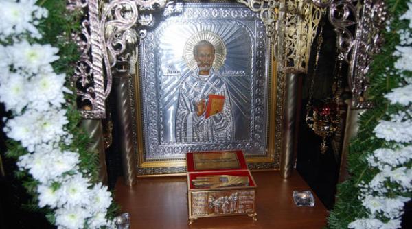 moastele sfantului ierarh nicolae in procesiune religioasa la zimnicea