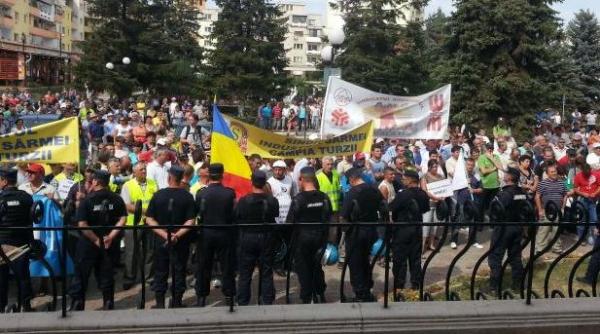 noi proteste la mechel otelul rosu angajatii sunt nemultumiti ca nu si au primit salariile