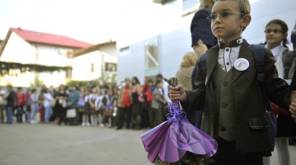 ministerul educatiei a lansat in dezbatere publica structura viitorului an scolar vezi care sunt noutatile