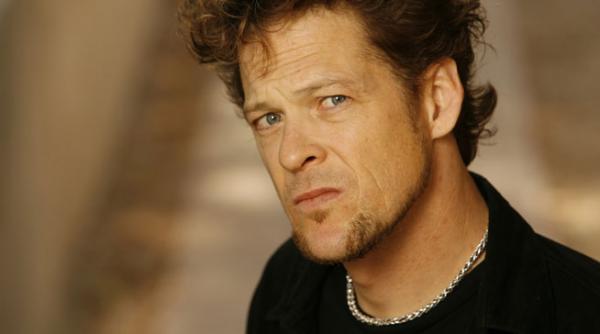 video jason newsted fostul basist de la metallica atacat pe scena de un fan