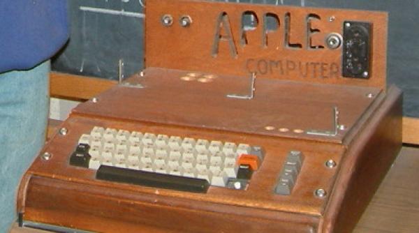 un computer apple 1 vandut la licitatie cu peste jumatate de milion de euro