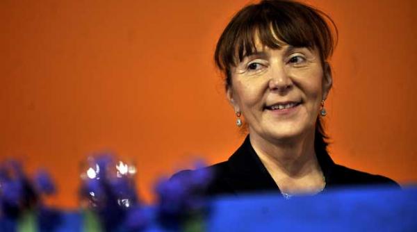 monica macovei e frigida are orgasm doar cand vede oameni dupa gratii