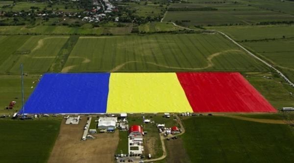 ela craciun cum s a vazut de aproape cel mai mare drapel din lume