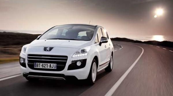 3008 hybrid4 masina cameleon