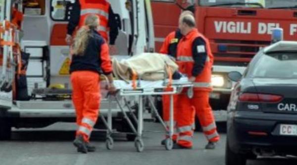 un elev roman a sarit de la etajul trei al unui liceu din roma baiatul este in stare grava la spital