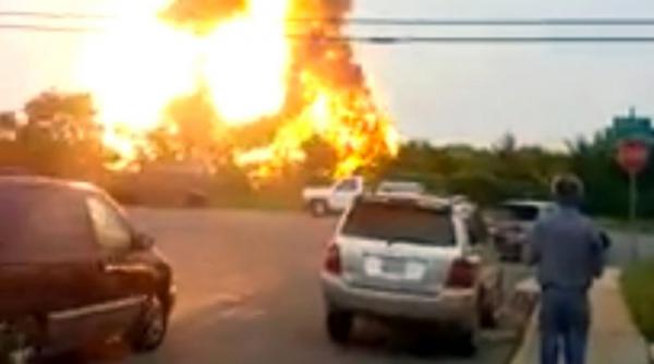 un tren incarcat cu substante chimice a deraiat si a explodat pe coasta de este a sua video