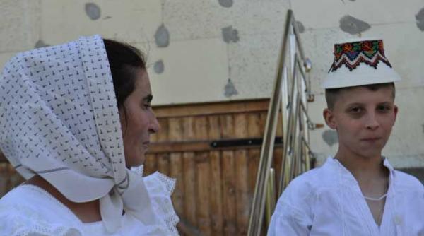 adu mi clopu sa ma mbrac povestea primei femei mester de clopuri din maramures