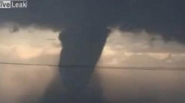 o noua tornada a lovit oklahoma cel putin cinci persoane au murit o mama si copilul ei printre victime video