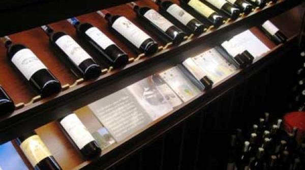 presedintia frantei a scos 300 000 de euro din vanzarea de vinuri la licitatie