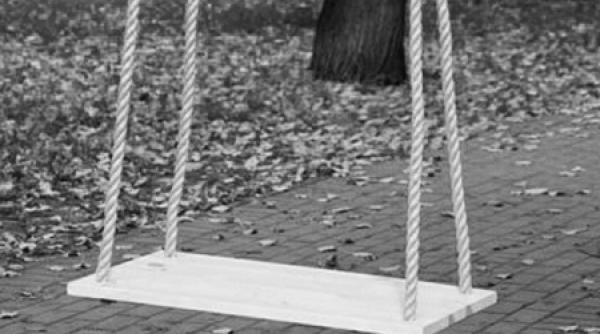 tragedie in hunedoara un copil de 12 ani s a spanzurat incercand sa i faca surorii sale un leagan