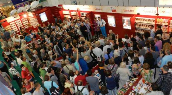 radu beligan si a lansat noua carte intre acte