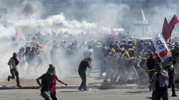 razboi pentru un parc din istanbul 79 de raniti si aproape 1 000 de arestati