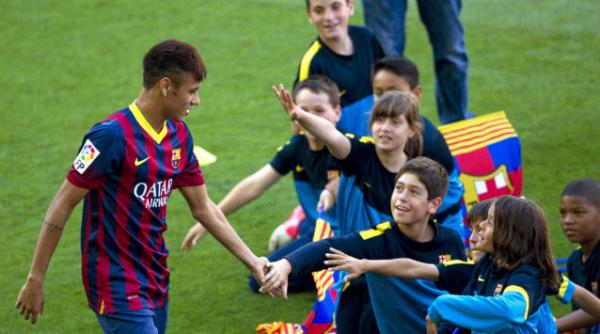 50 000 de fani la prezentarea lui neymar la barcelona